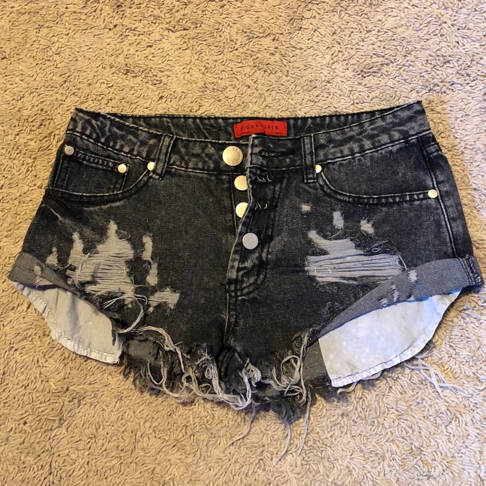 Signature8 Ripped Dark Gray Mid-Rise Denim Shorts